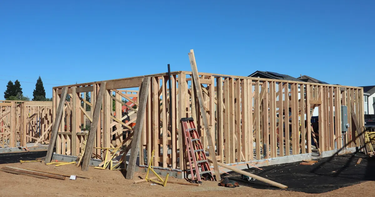 ¿Terreno o casa? Qué conviene comprar primero en Baja California