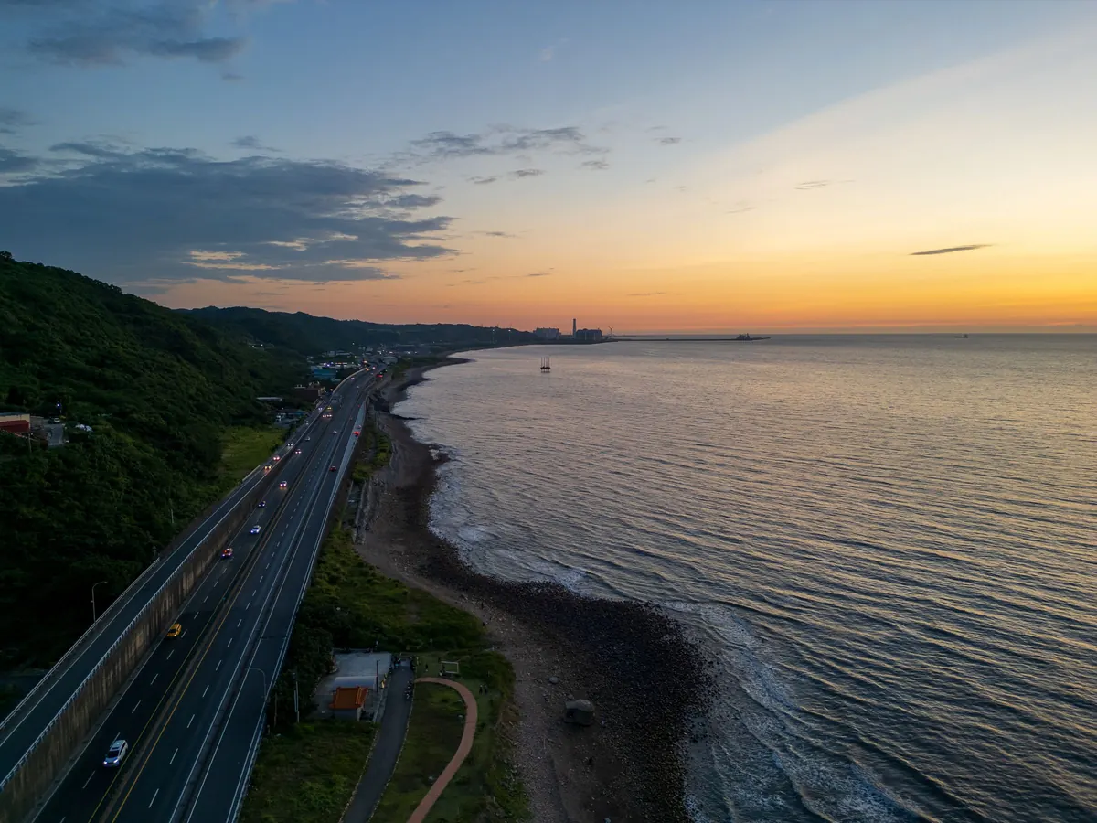 Carretera escénica Tijuana–Ensenada al atardecer