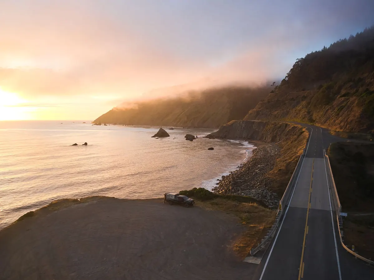 Carretera costera hacia Rosarito al atardecer